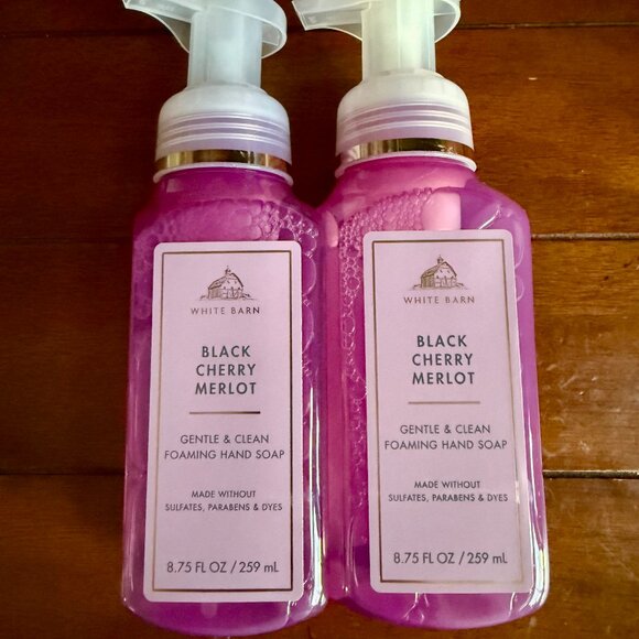 NEW 2-Pc BLACK CHERRY MERLOT Foaming Hand Soap 8.75oz Bath & Body Works - Picture 3 of 3